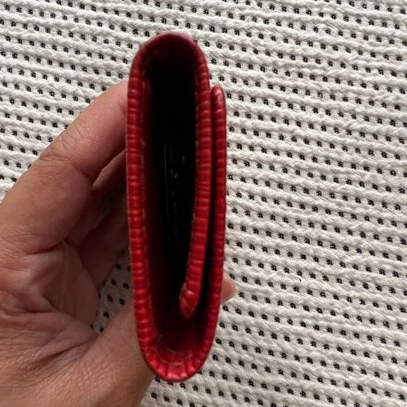 Louis Vuitton 4 Ring Epi Key Holder - Picture 2 of 15